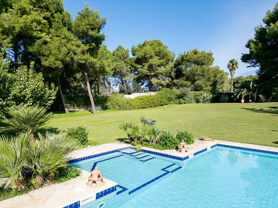 Immagine 12 di Villa in vendita  in Via Venosa 5 a Lecce