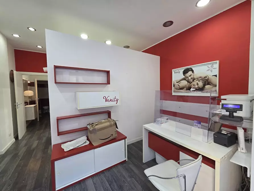 Immagine 12 di Locale commerciale in vendita  in Via Giordano Bruno 75/g a Messina
