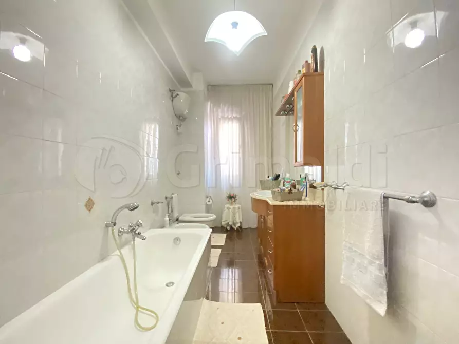 Immagine 10 di Trilocale in vendita  a Giugliano In Campania