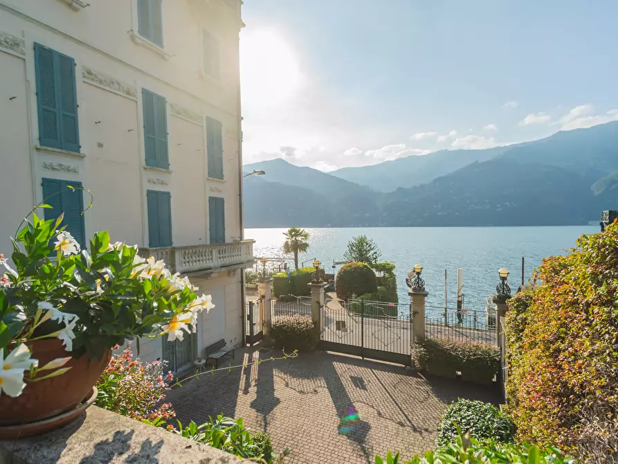 Immagine 13 di Bilocale in vendita  in Via Regina a Carate Urio