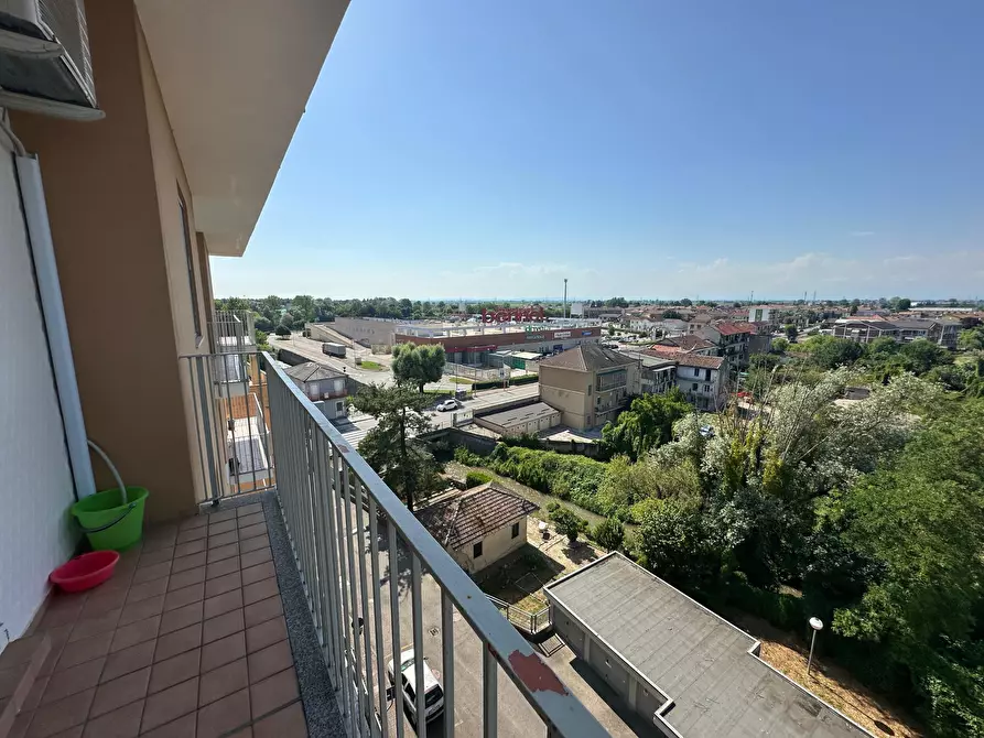 Immagine 1 di Trilocale in vendita  in Via 53rd Reggimento Fanteria Umbria 7 a Vercelli