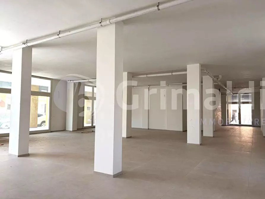 Immagine 5 di Showroom in vendita  in via lepanto a Gallipoli