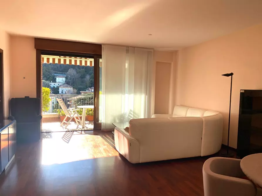 Immagine 4 di Trilocale in vendita  a Como