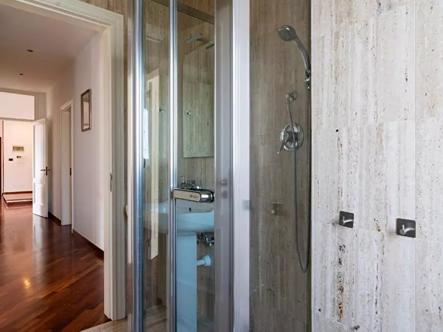 Immagine 52 di Quadrilocale in vendita  in Via Salvatore Matarrese 10 a Bari