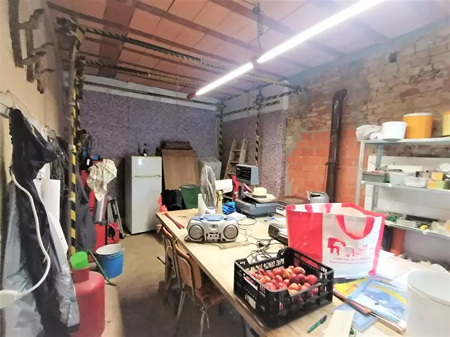 Immagine 13 di Rustico / casale in vendita  in via adua 10 a Pezzana