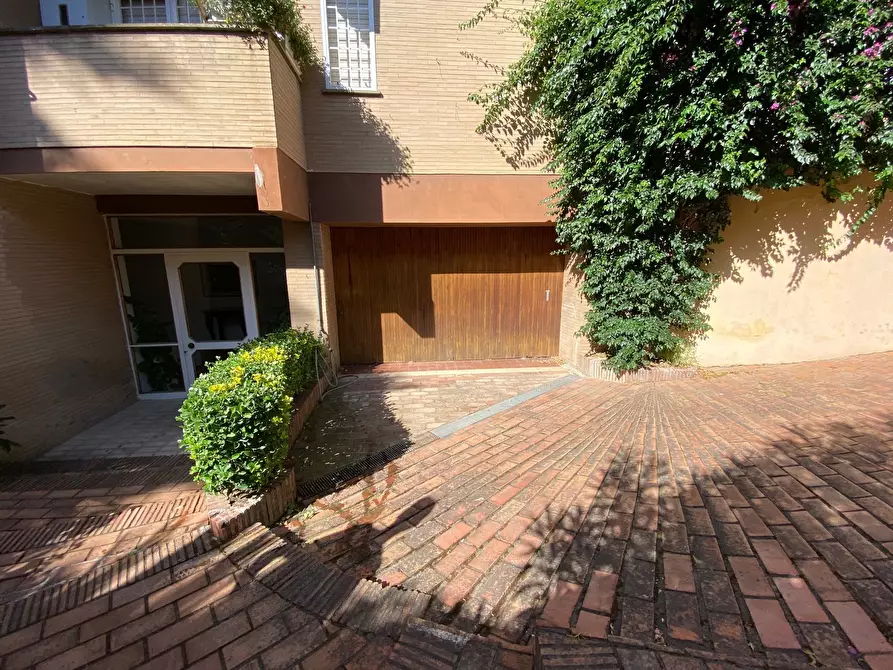 Immagine 4 di Garage in vendita  in VIA PEGASO 2 a Anzio