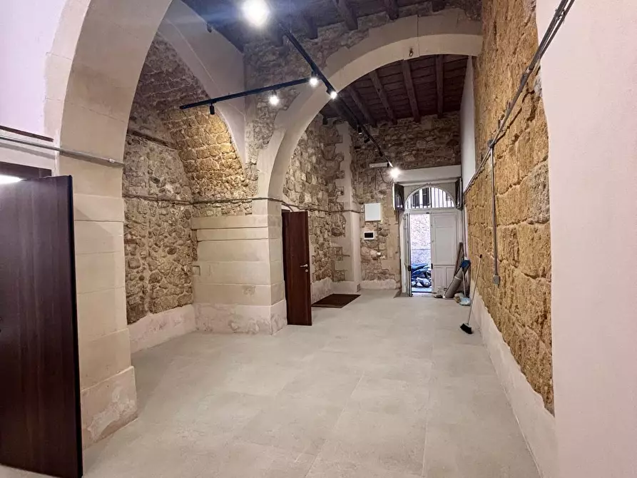 Immagine 1 di Locale commerciale in affitto  a Siracusa