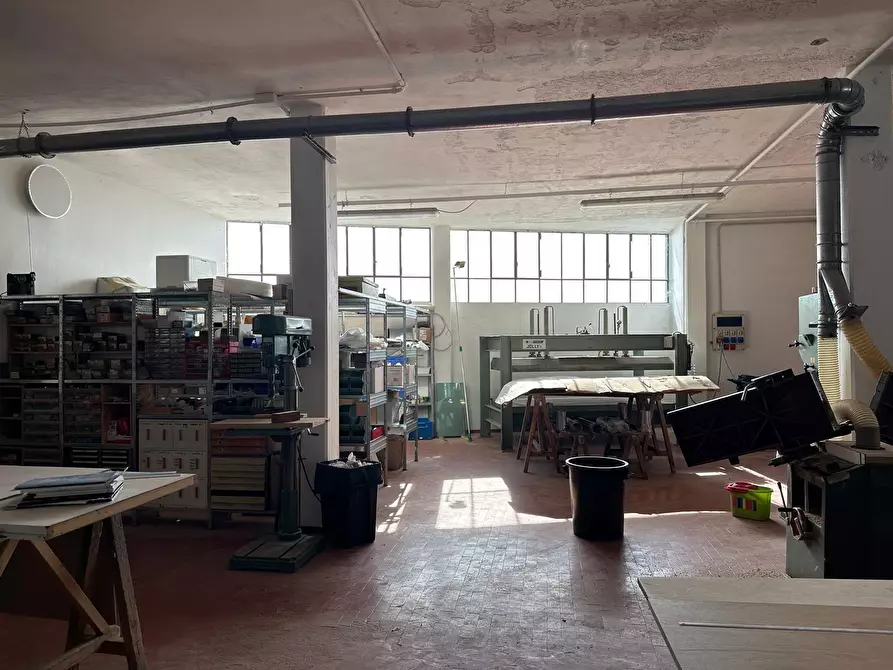 Immagine 12 di Laboratorio in vendita  in via Canturina 5 a Capiago Intimiano