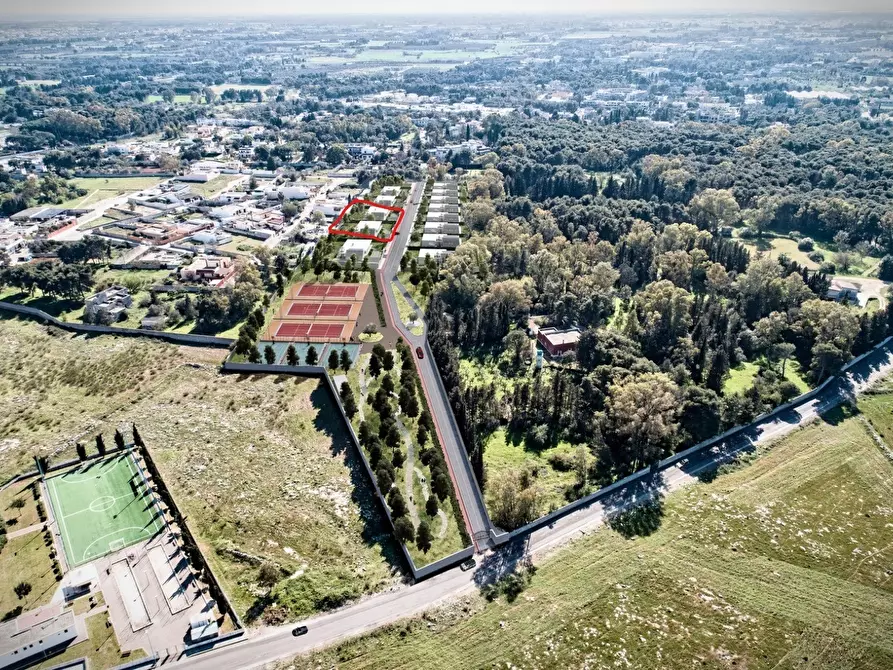 Immagine 9 di Villa in vendita  in Via Rodi Garganico 2 a Lecce