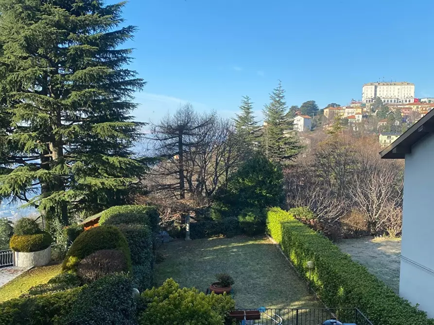 Immagine 42 di Quadrilocale in vendita  a Brunate