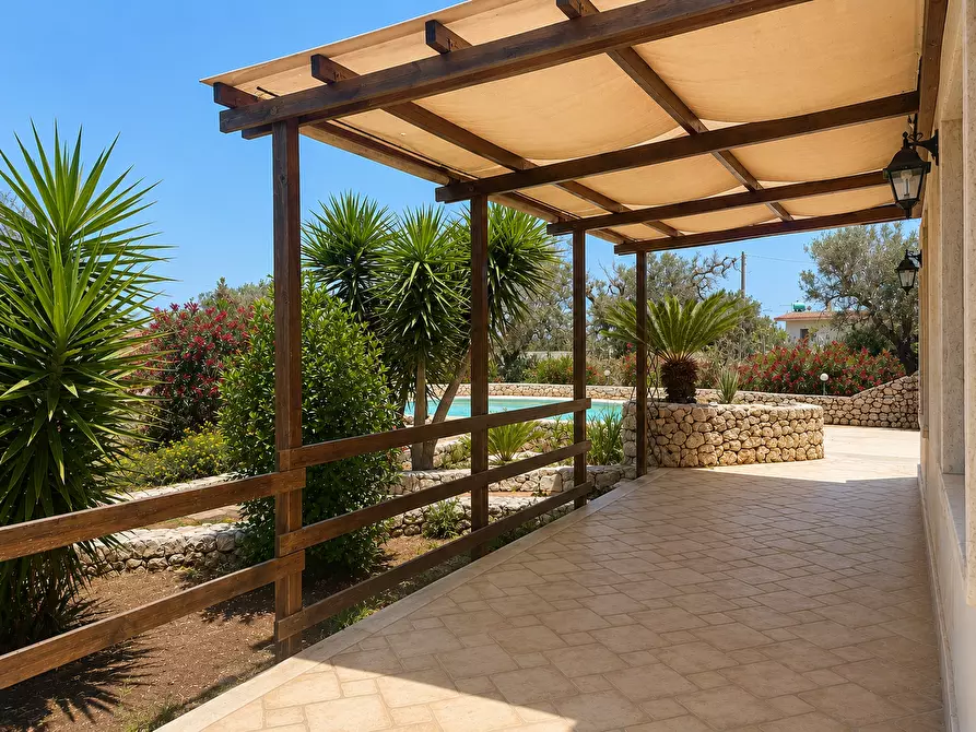 Immagine 29 di Villa in vendita  a San Vito Dei Normanni