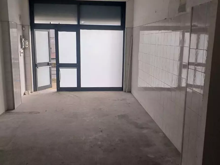 Immagine 12 di Locale commerciale in vendita  in Via Garibaldi 130 a Messina