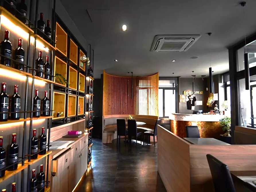 Immagine 9 di Locale commerciale in vendita  a Luisago