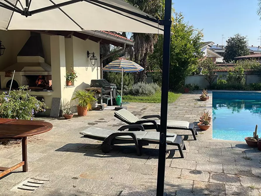 Immagine 2 di Villa in vendita  a Caresanablot