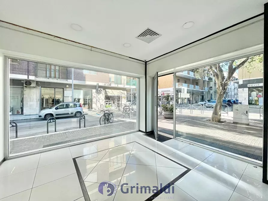 Immagine 13 di Locale commerciale in affitto  in Via M. Renato Imbriani 57 a Lecce
