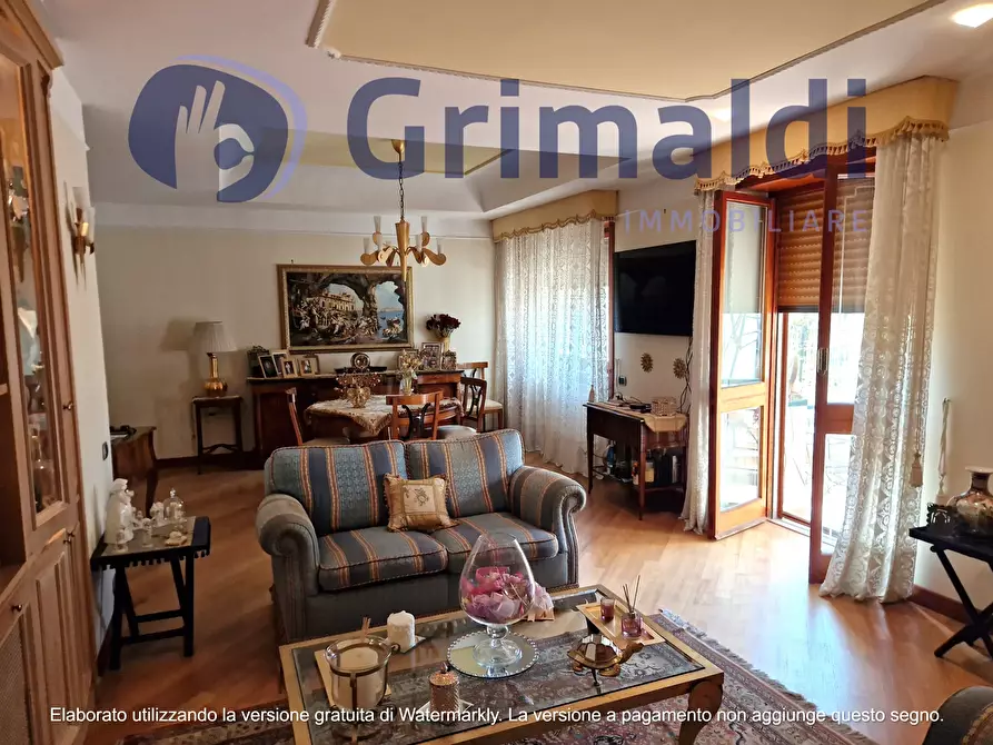 Immagine 10 di Pentalocale in vendita  in Via Pietro Castellino 141 a Napoli