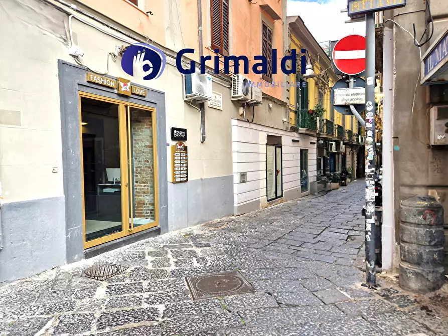 Immagine 8 di Attività commerciale in affitto  a Napoli