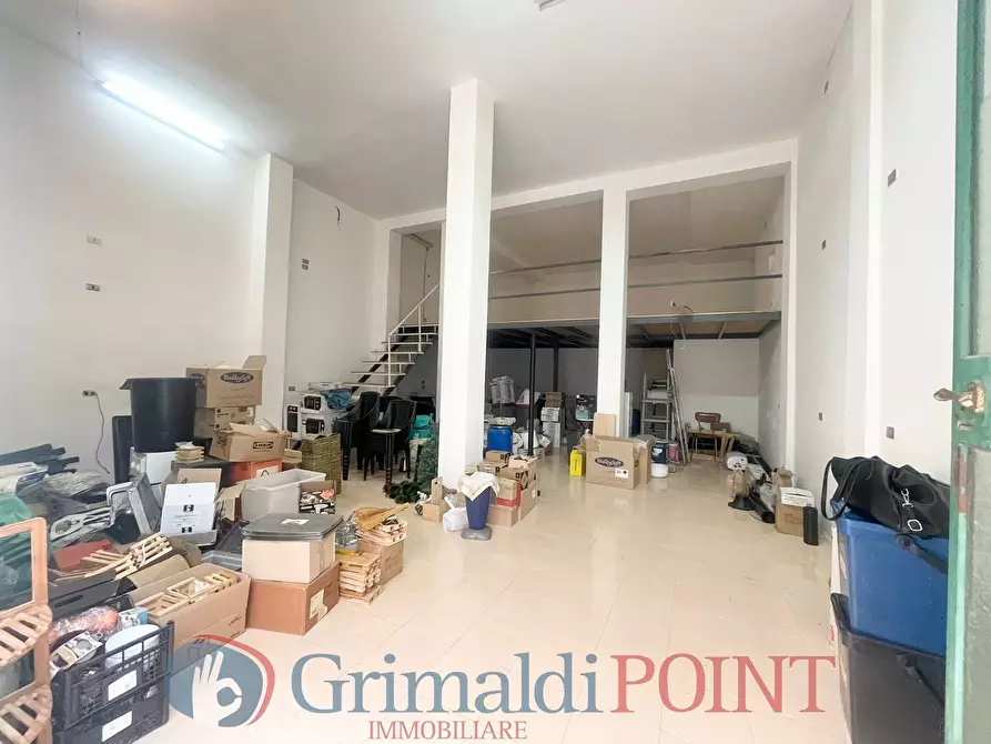 Immagine 9 di Magazzino in vendita  in Via Duca d'Aosta 76 a Lecce