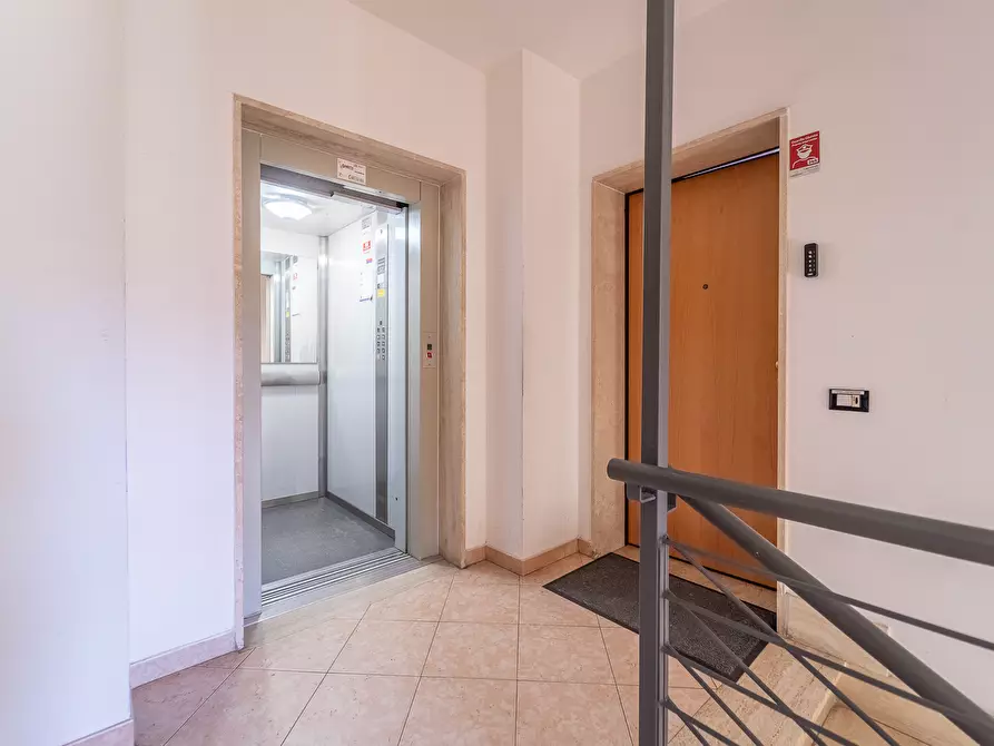 Immagine 11 di Quadrilocale in vendita  in Viale delle Arti 13 a Pomezia