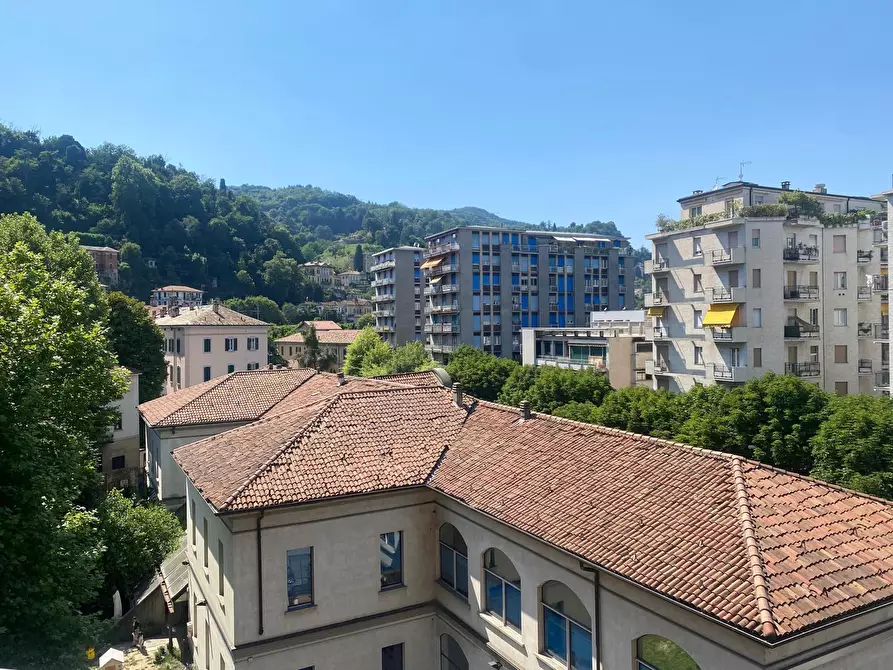 Immagine 17 di Bilocale in vendita  in Viale Massenzio Masia 79 a Como