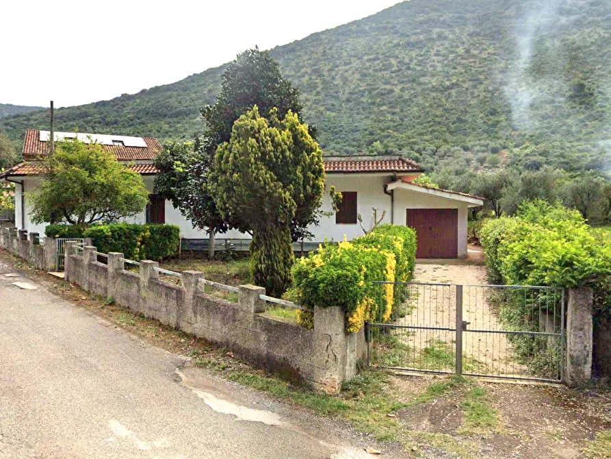 Immagine 1 di Villa in vendita  in Via Cesalunga 25 a Terracina