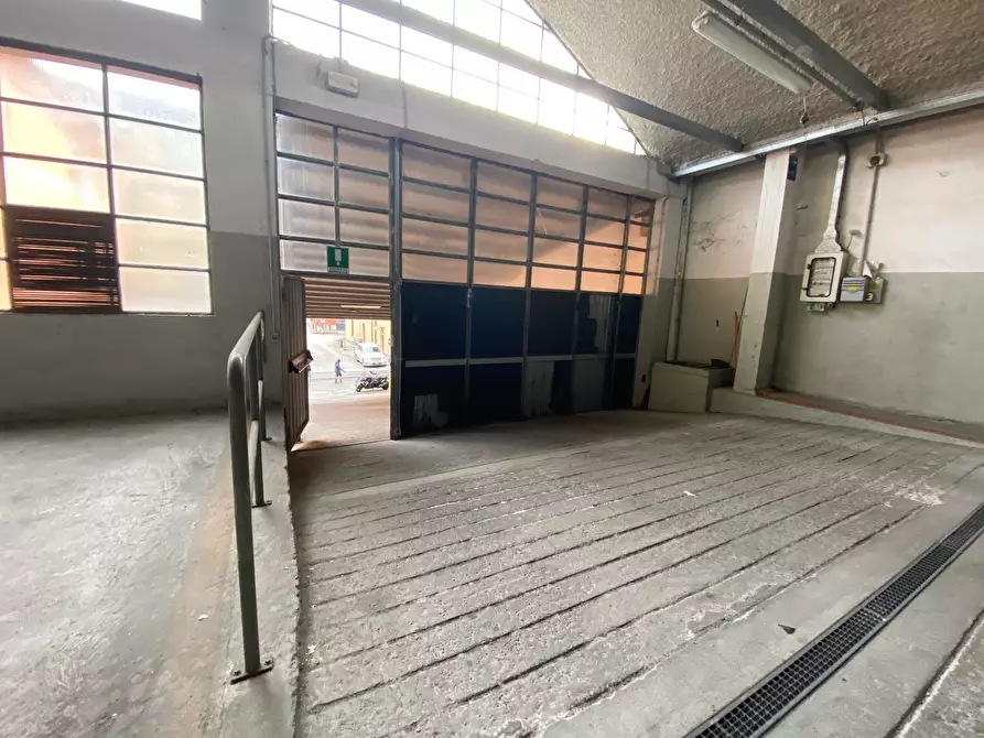 Immagine 3 di Capannone industriale in vendita  a Como