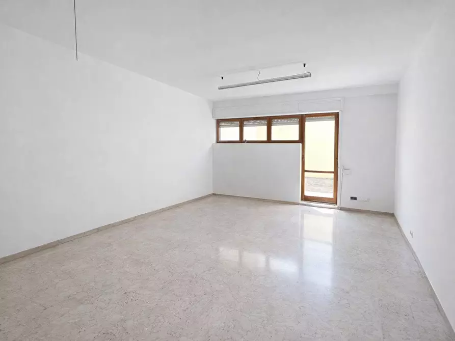 Immagine 5 di Quadrilocale in vendita  in Via Imperatore Adriano 11 a Lecce