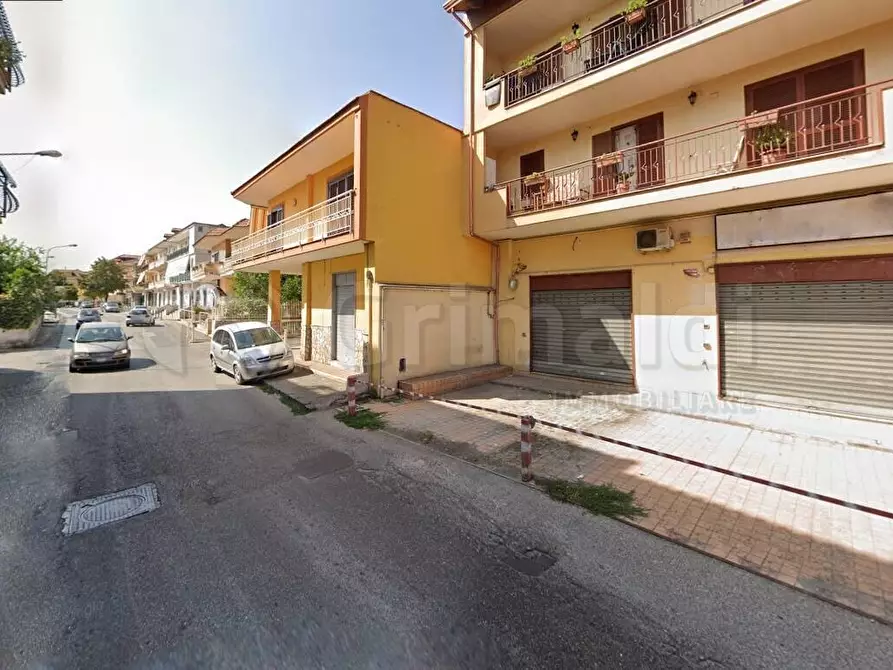 Immagine 1 di Locale commerciale in affitto  a Giugliano In Campania