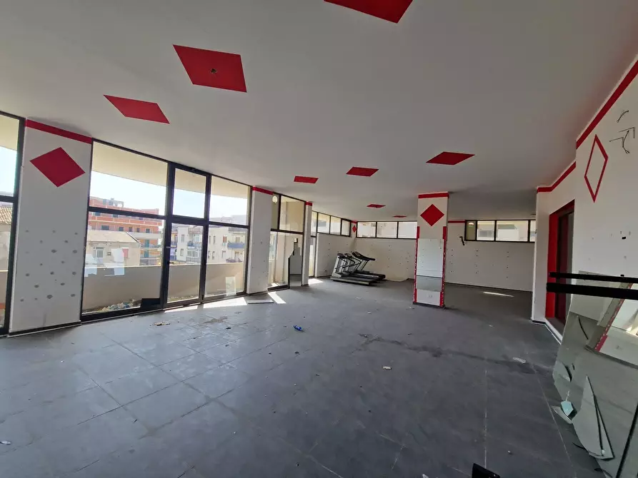 Immagine 10 di Locale commerciale in vendita  in Via Adolfo Celi 185 a Messina