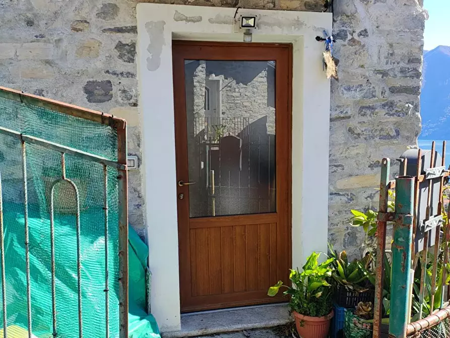 Immagine 6 di Appartamento in vendita  in Via al Noce 24 a Moltrasio