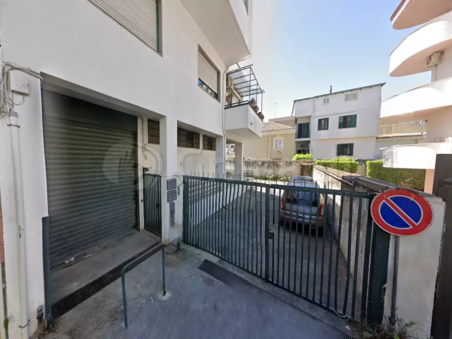 Immagine 1 di Garage in vendita  a Giugliano In Campania