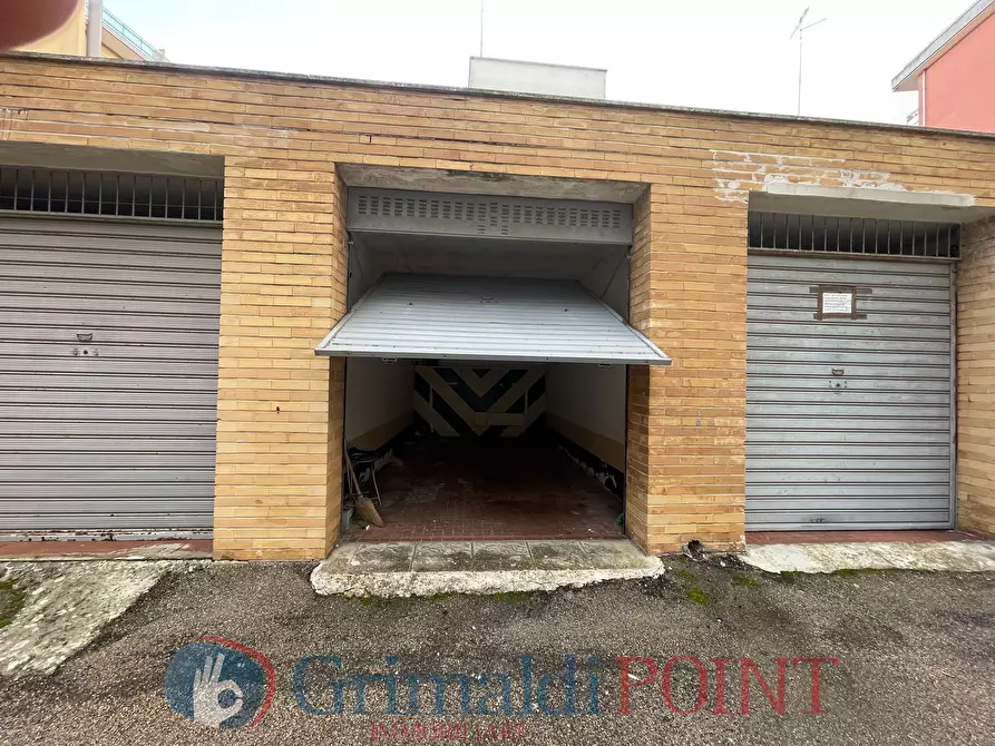 Immagine 7 di Garage in affitto  a Lecce
