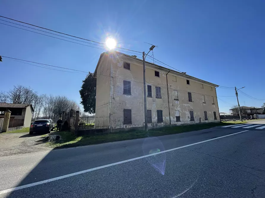 Immagine 35 di Rustico / casale in vendita  in Via Roma 4343 a Fara Novarese