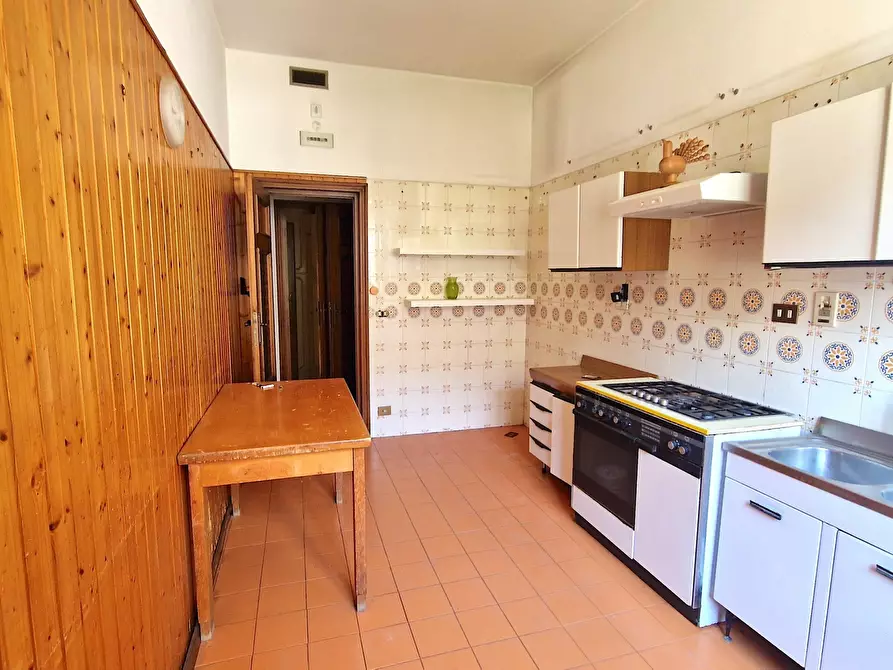 Immagine 9 di Pentalocale in vendita  in Via michele Pironti 1/B a Avellino