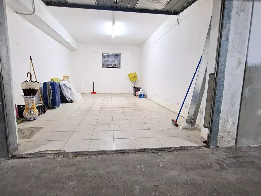 Immagine 8 di Garage in vendita  in Via Urelio Nicolodi 25 a Avellino