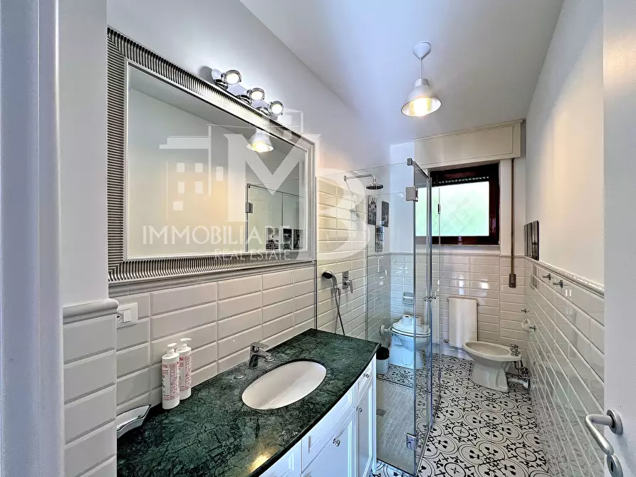 Immagine 32 di Pentalocale in vendita  in Via Salvo D'Acquisto a Recco