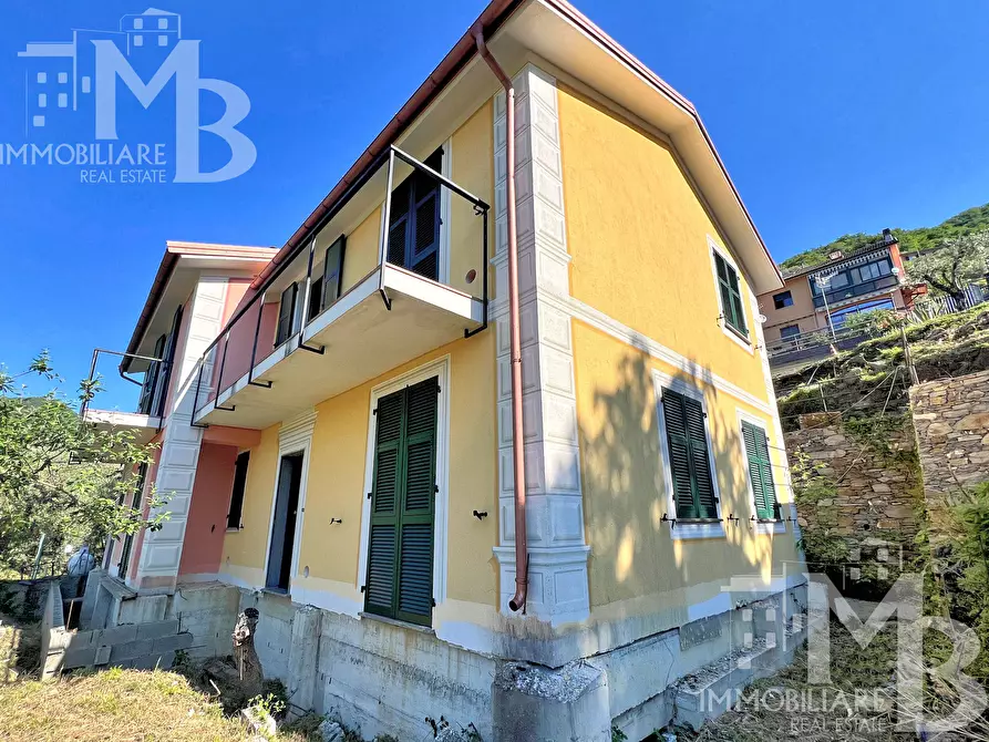 Immagine 2 di Bilocale in vendita  in Via Posato 19 a Avegno