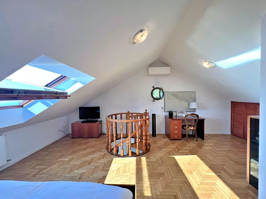 Immagine 35 di Pentalocale in vendita  in Via Salvo D'Acquisto a Recco