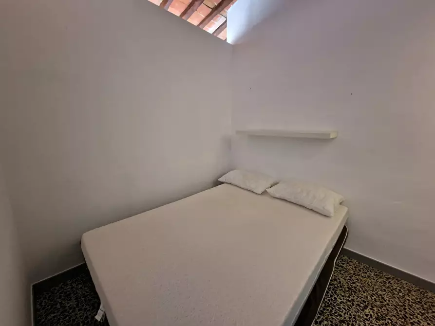 Immagine 16 di Bilocale in vendita  a Sarzana