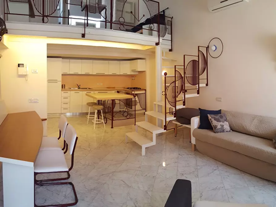 Immagine 17 di Trilocale in affitto  a Sarzana