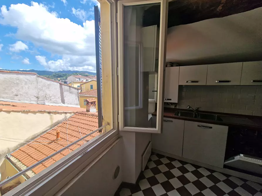 Immagine 49 di Quadrilocale in affitto  a Sarzana
