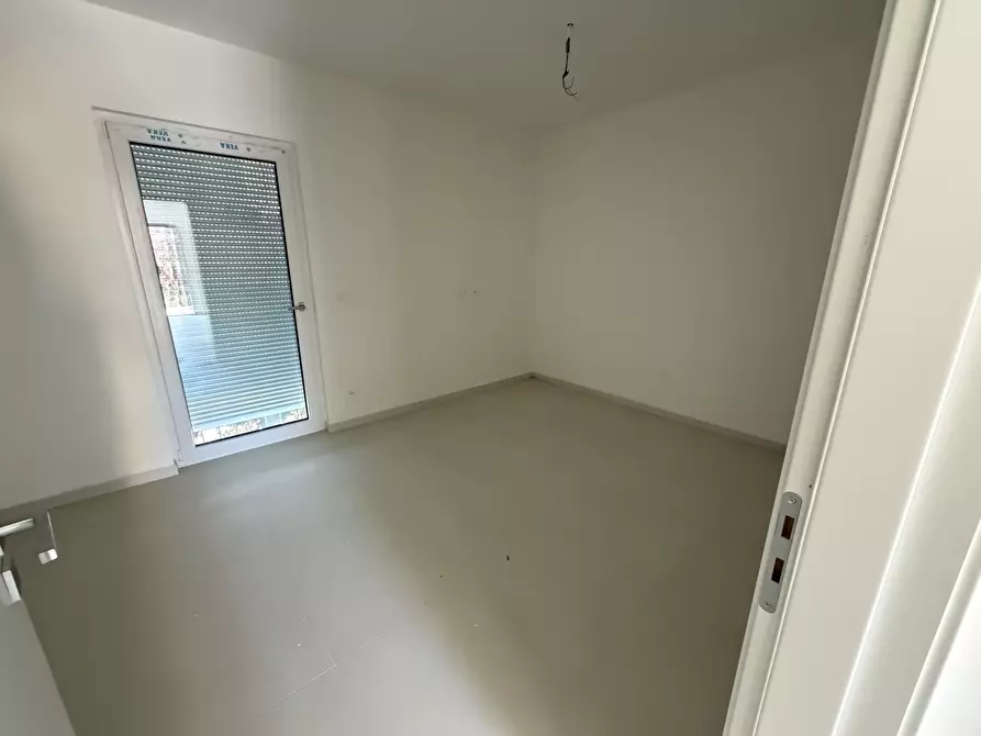 Immagine 11 di Bilocale in vendita  a Sarzana