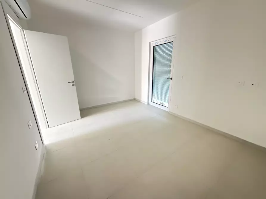 Immagine 12 di Bilocale in vendita  a Sarzana