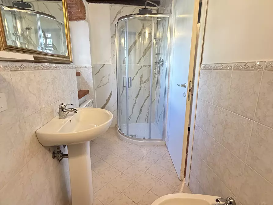 Immagine 17 di Trilocale in affitto  a Ameglia