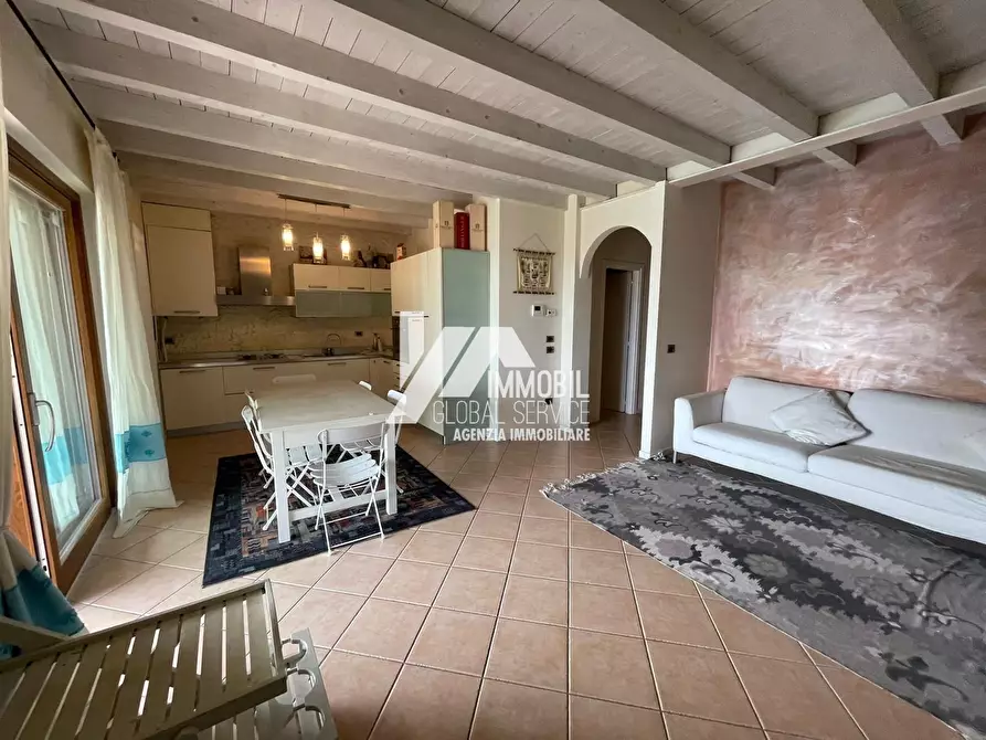 Immagine 1 di Trilocale in affitto  in Via Prais 15 a Padenghe Sul Garda