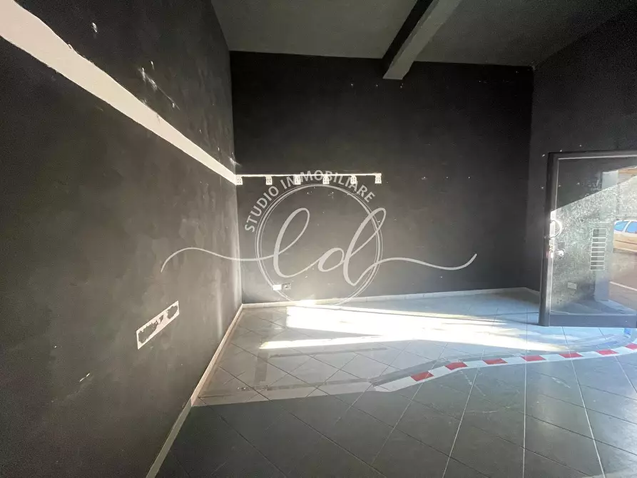 Immagine 1 di Capannone industriale in vendita  a Pietrasanta