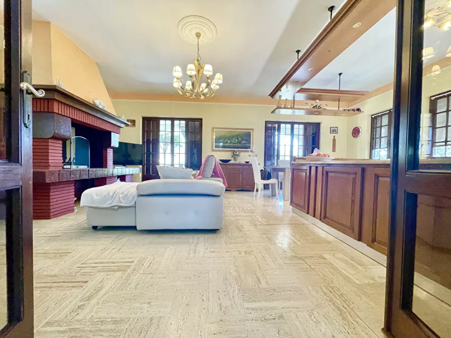 Immagine 36 di Villa in vendita  a Pietrasanta