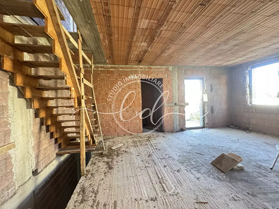 Immagine 17 di Porzione di casa in vendita  a Seravezza