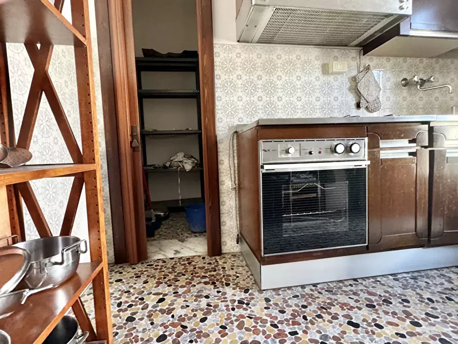 Immagine 23 di Porzione di casa in vendita  a Massa