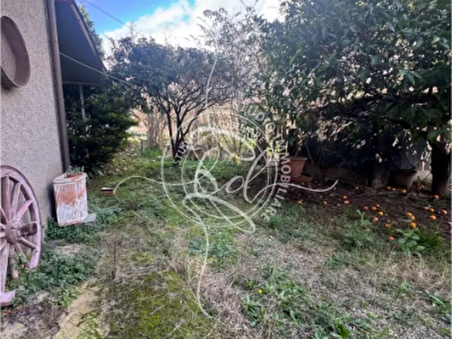 Immagine 3 di Porzione di casa in vendita  a Seravezza